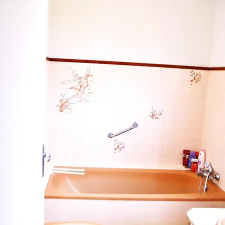 Holiday home Logement Dans Belle Propriete Avec Piscine Et Parc *