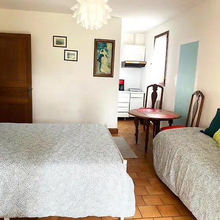 Logement Dans Belle Propriete Avec Piscine Et Parc *