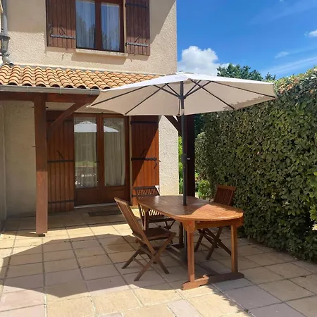 Logement Dans Belle Propriete Avec Piscine Et Parc 別荘 *